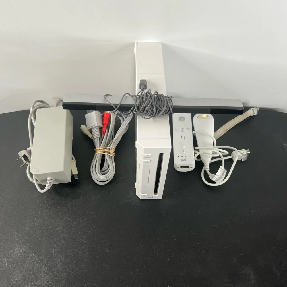Nintendo Wii White Console System Bundle Lot W/ 13 Video Games Tested & Working